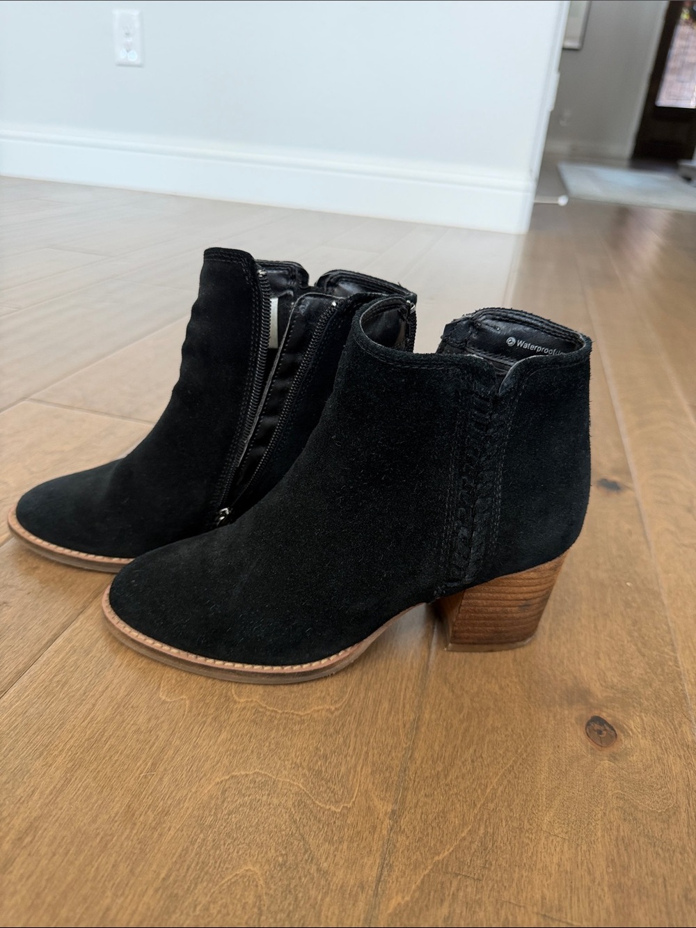 Blondo waterproof black suede booties